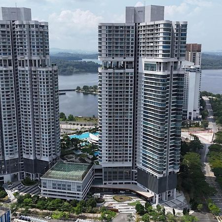 Teega Suites Puteriharbour By Wp Homestay Johor Bahru Exteriör bild